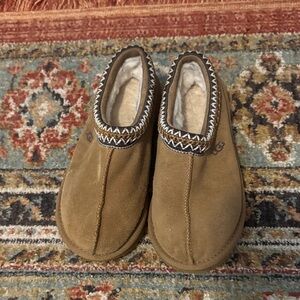 UGG Tasman shoes